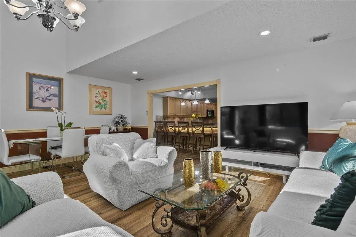 605 Maplewood Drive, FL 33415