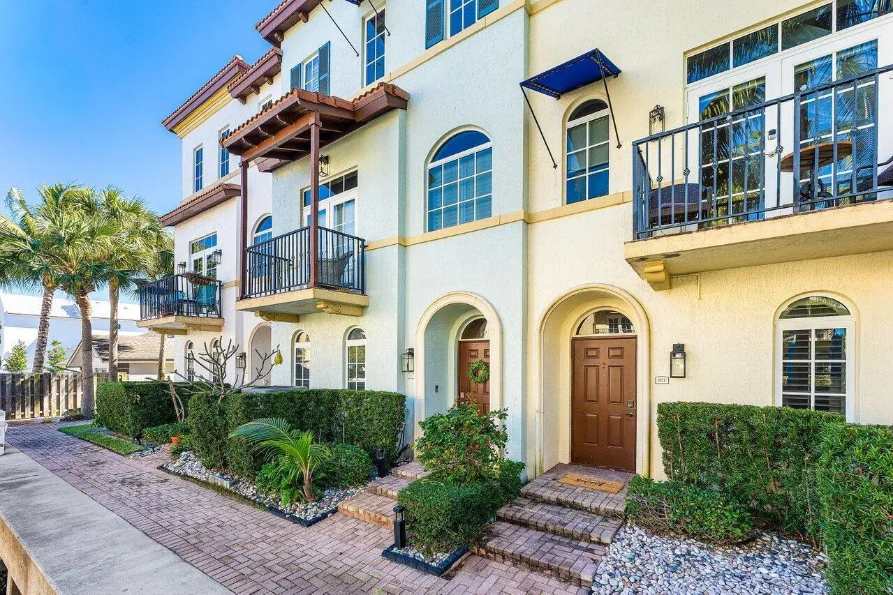 813 Estancia Way, Boynton Beach FL 33435
