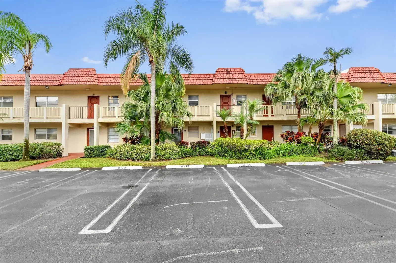 1 bedroom 1 bath Residential for sale at 6 Abbey Lane # 104, Delray Beach FL 33446