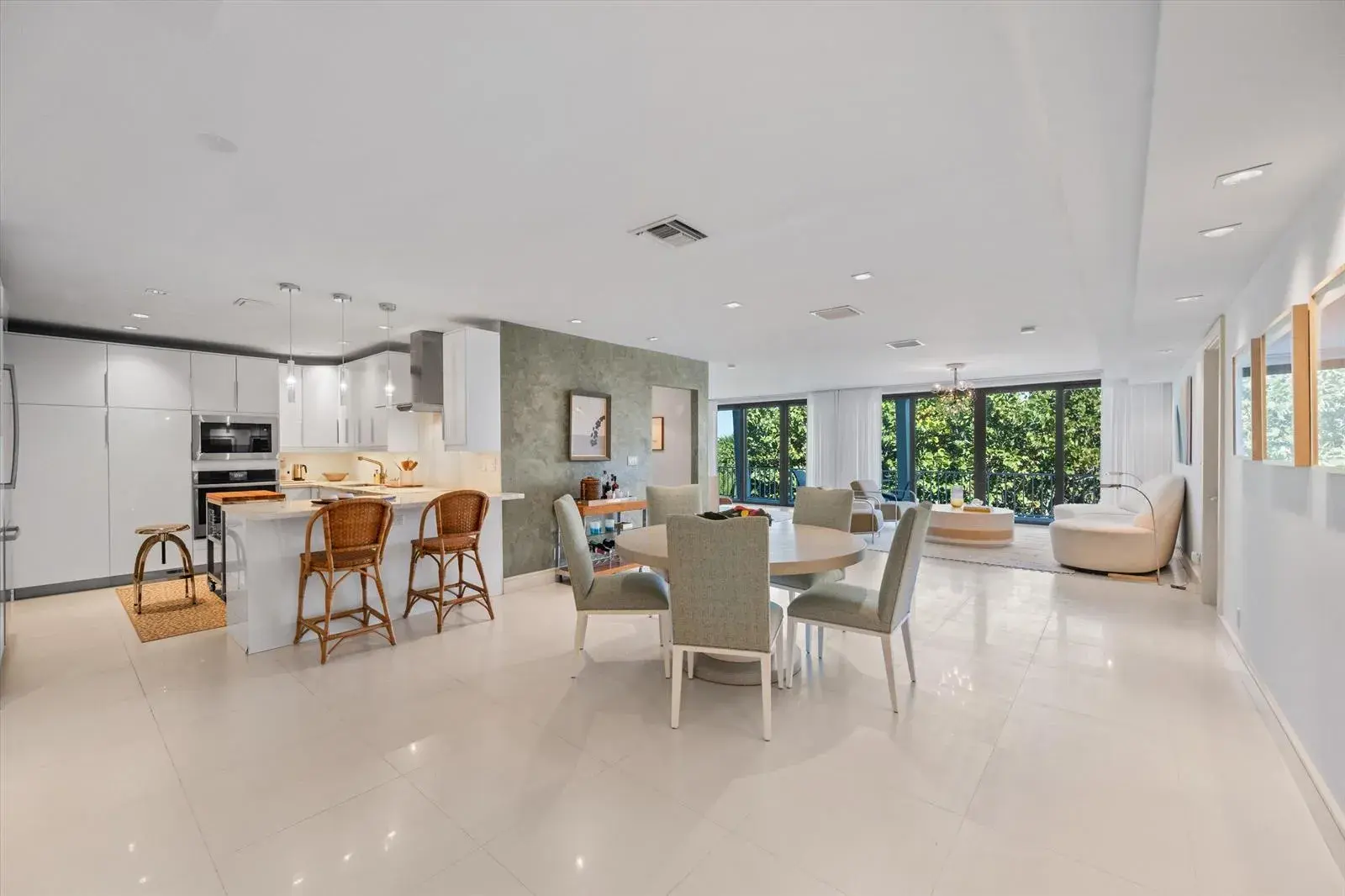 2 bedroom 2 bath Residential for sale at 2275 S Ocean Boulevard, Palm Beach FL 33480