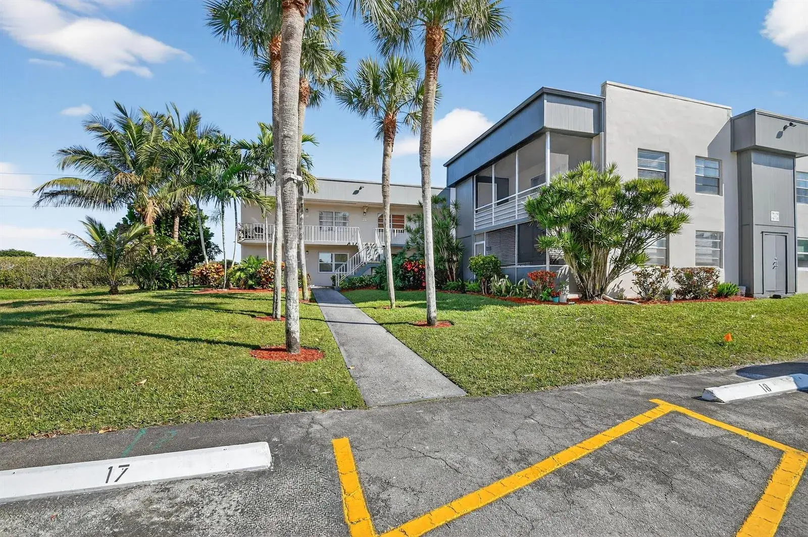 2 bedroom 2 bath Residential for sale at 743 Burgundy P, Delray Beach FL 33484