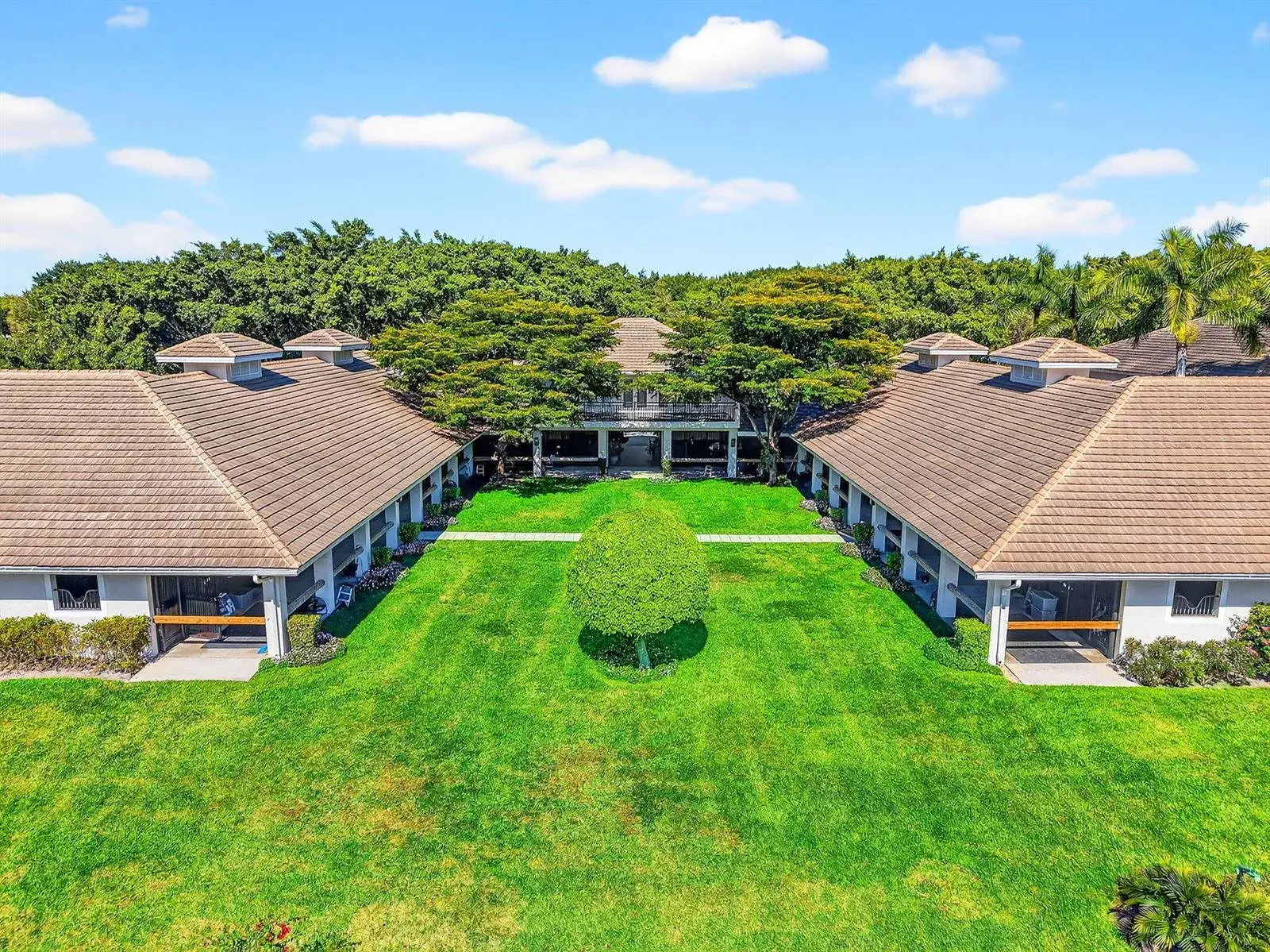 13 bedroom 6 bath Residential for sale at 3405 Olde Hampton Drive, Wellington FL 33414