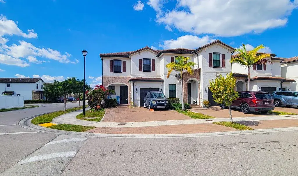 10902 W 33rd Way, Hialeah FL 33018