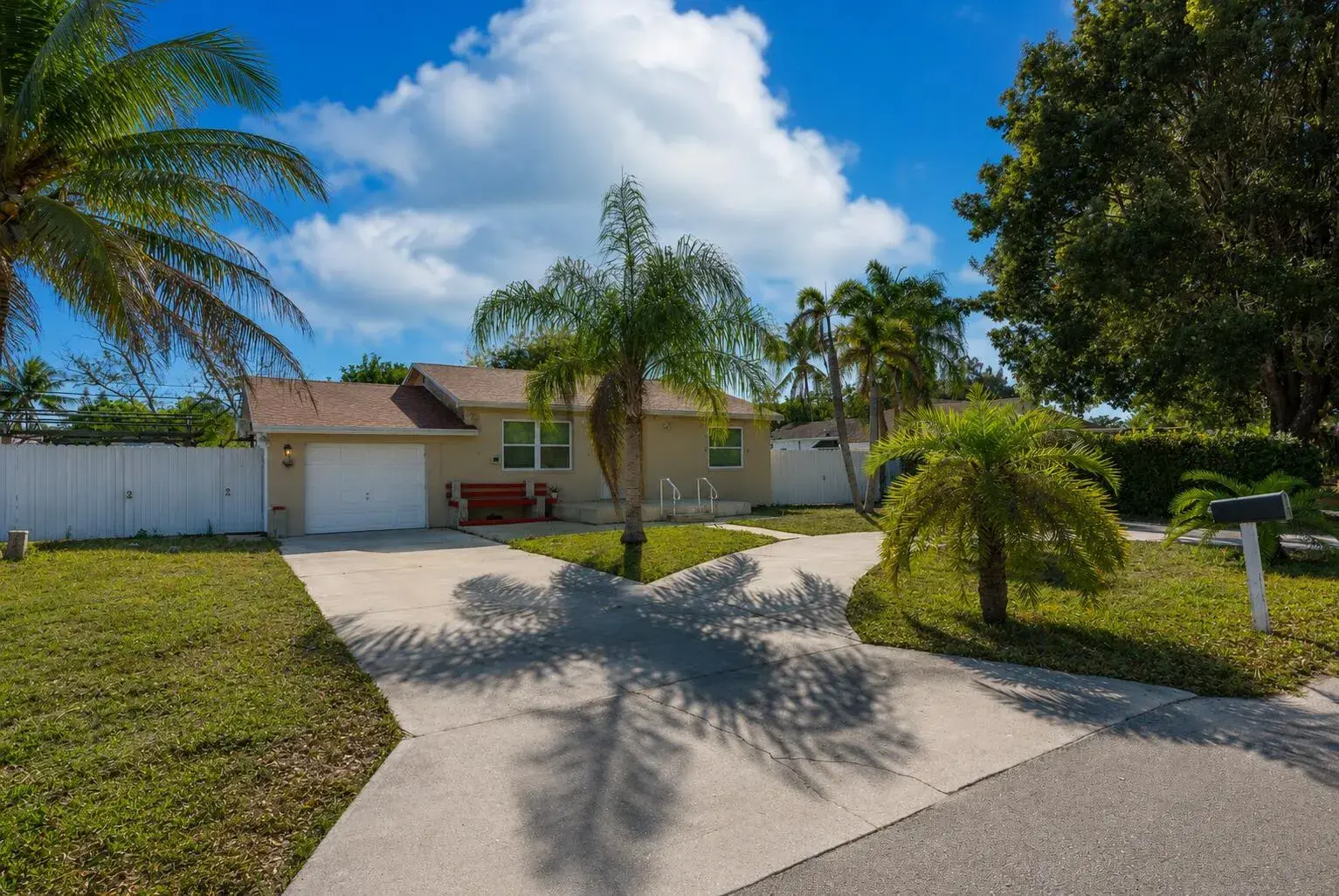 3914 Serubi Avenue, Palm Springs FL 33461