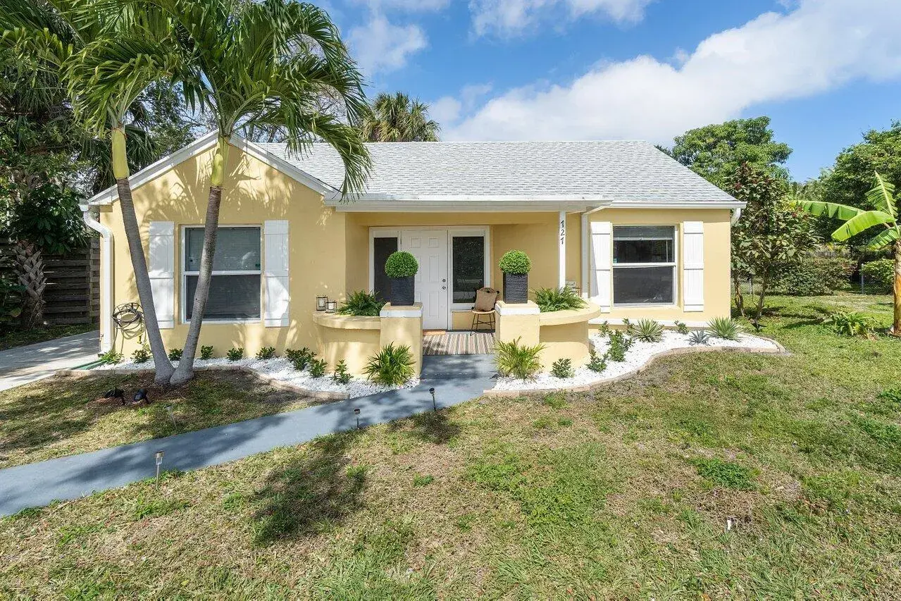727 S Lake Drive, Lantana FL 33462