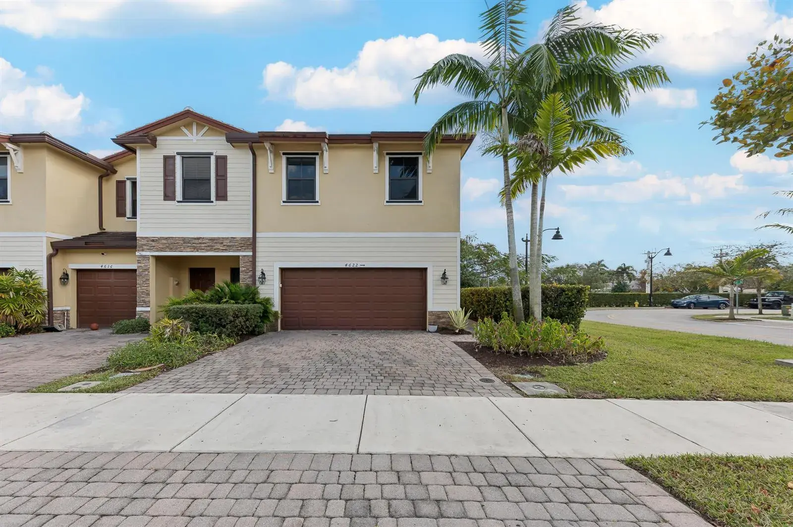 3 bedroom 2 bath Residential for sale at 4622 Belgian Lane, Davie FL 33314