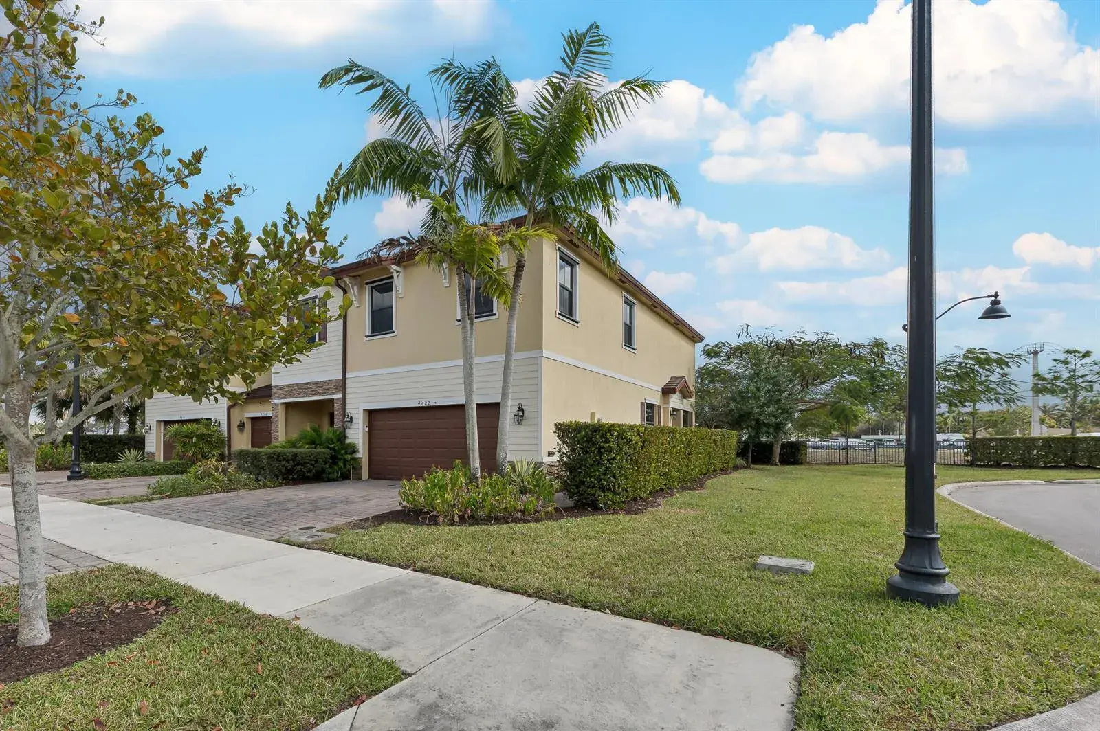 4622 Belgian Lane, Davie FL 33314