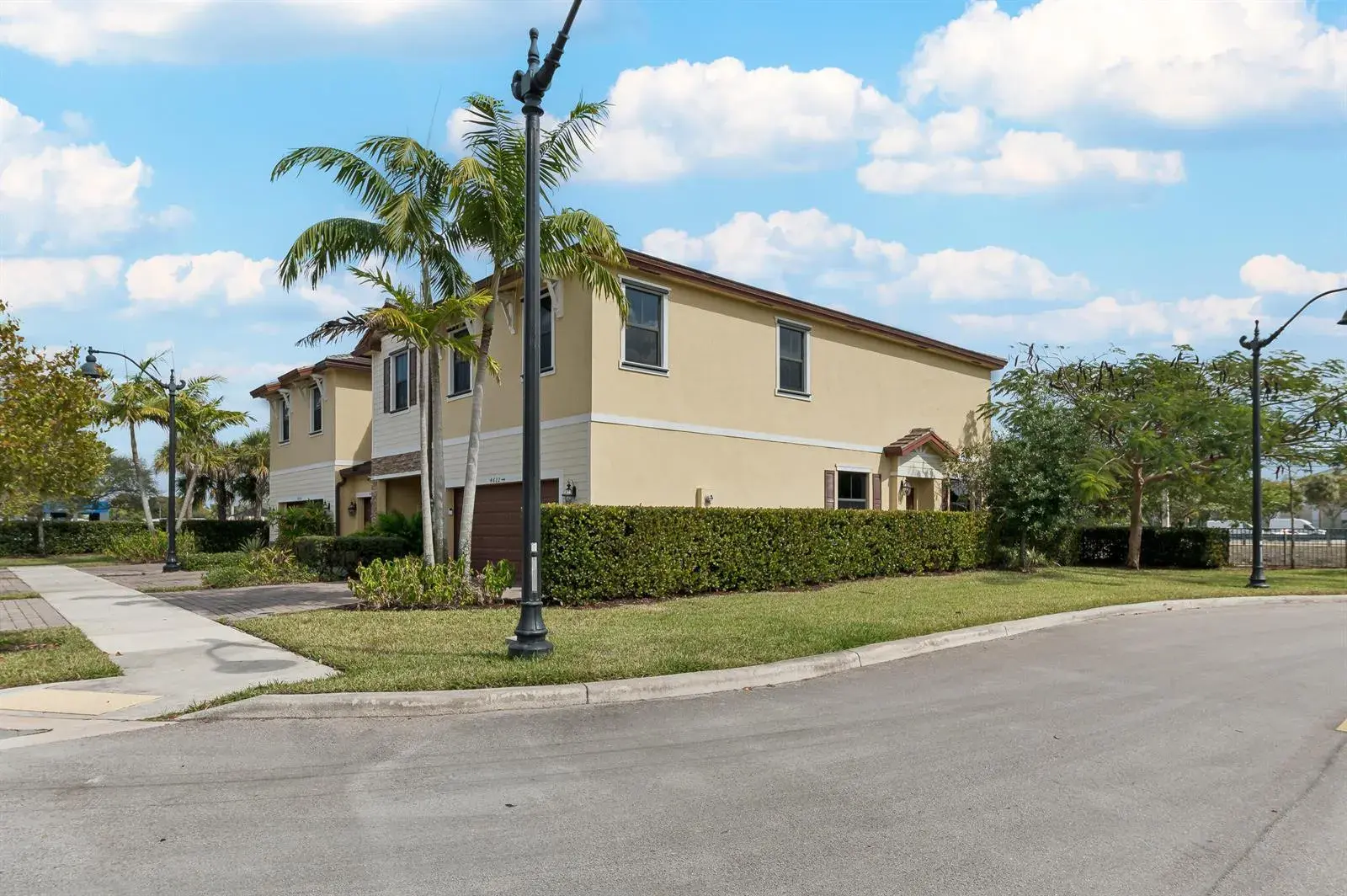 4622 Belgian Lane, Davie FL 33314