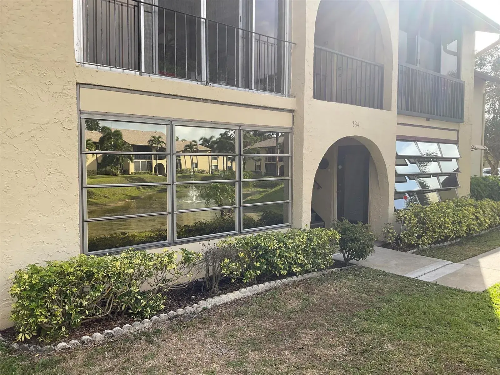 2 bedroom 1 bath Residential for sale at 334 Pine Ridge Circle # 1, FL 33463