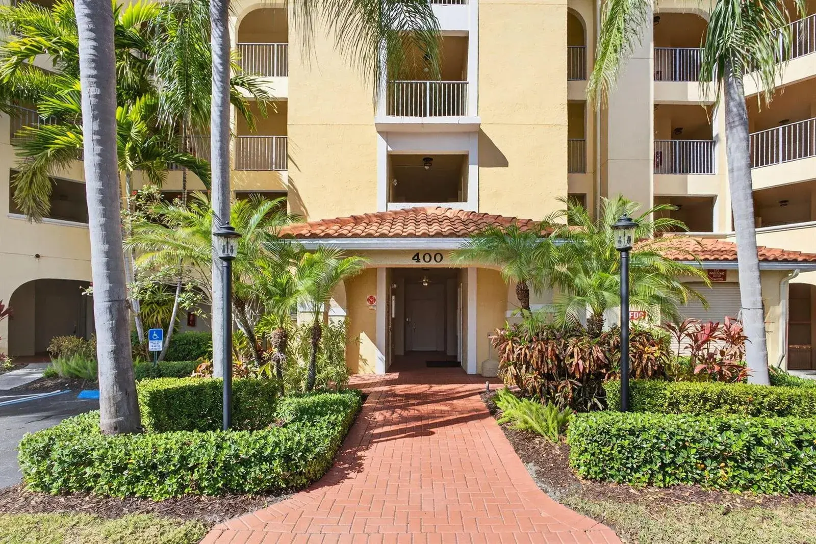 400 Uno Lago Drive # 103, Juno Beach FL 33408