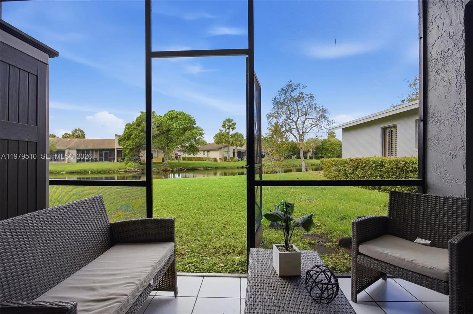 657 Racquet Club Rd # 2, Weston FL 33326