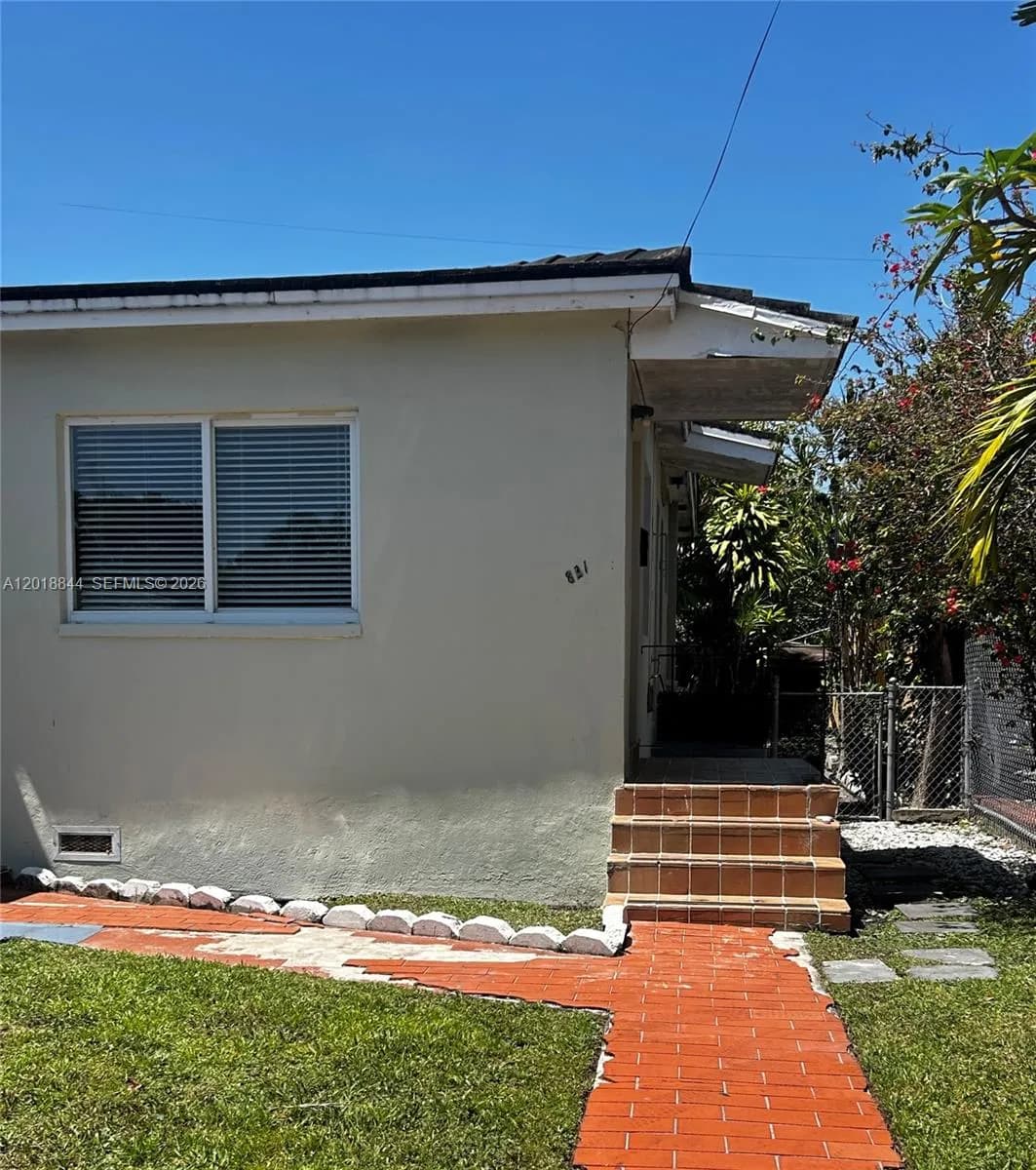 831 SW 11th St # B, Miami FL 33129