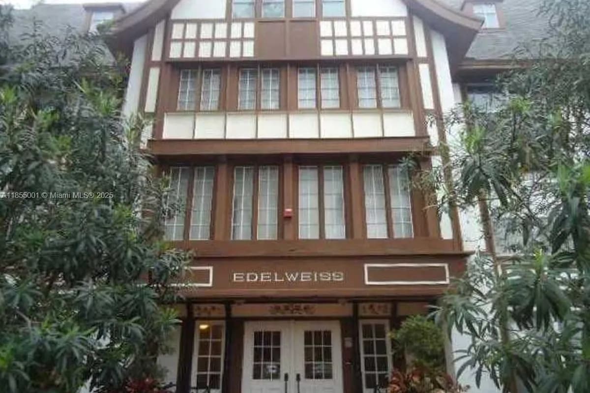 3740 Inverrary Dr # 3K, Lauderhill FL 33319