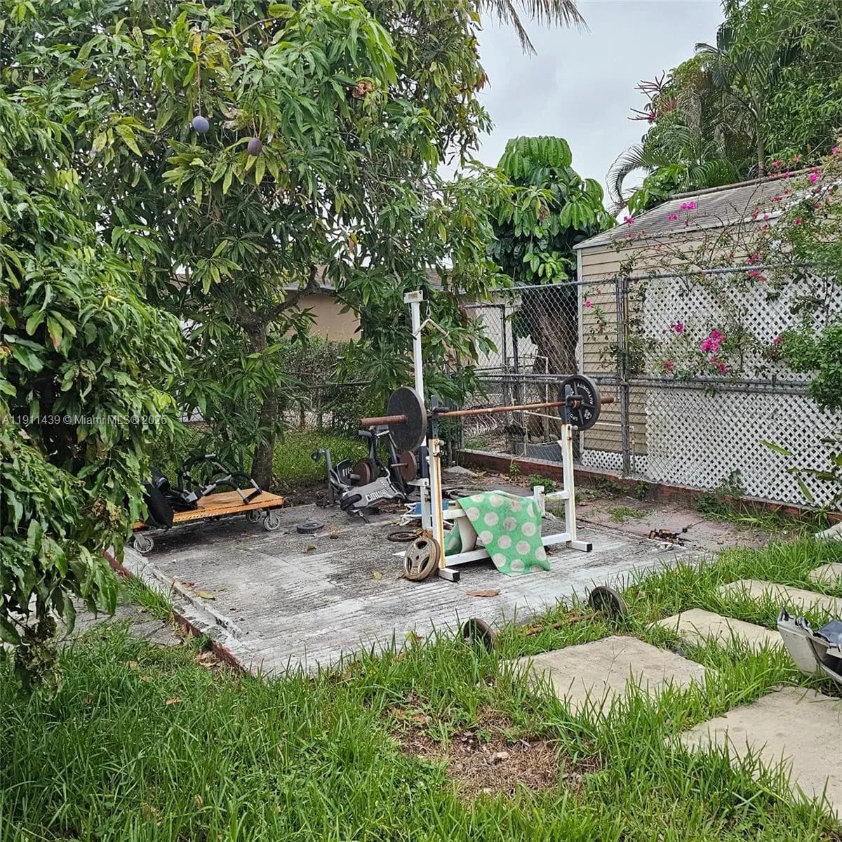 4492 NW 180th St, Miami Gardens FL 33055