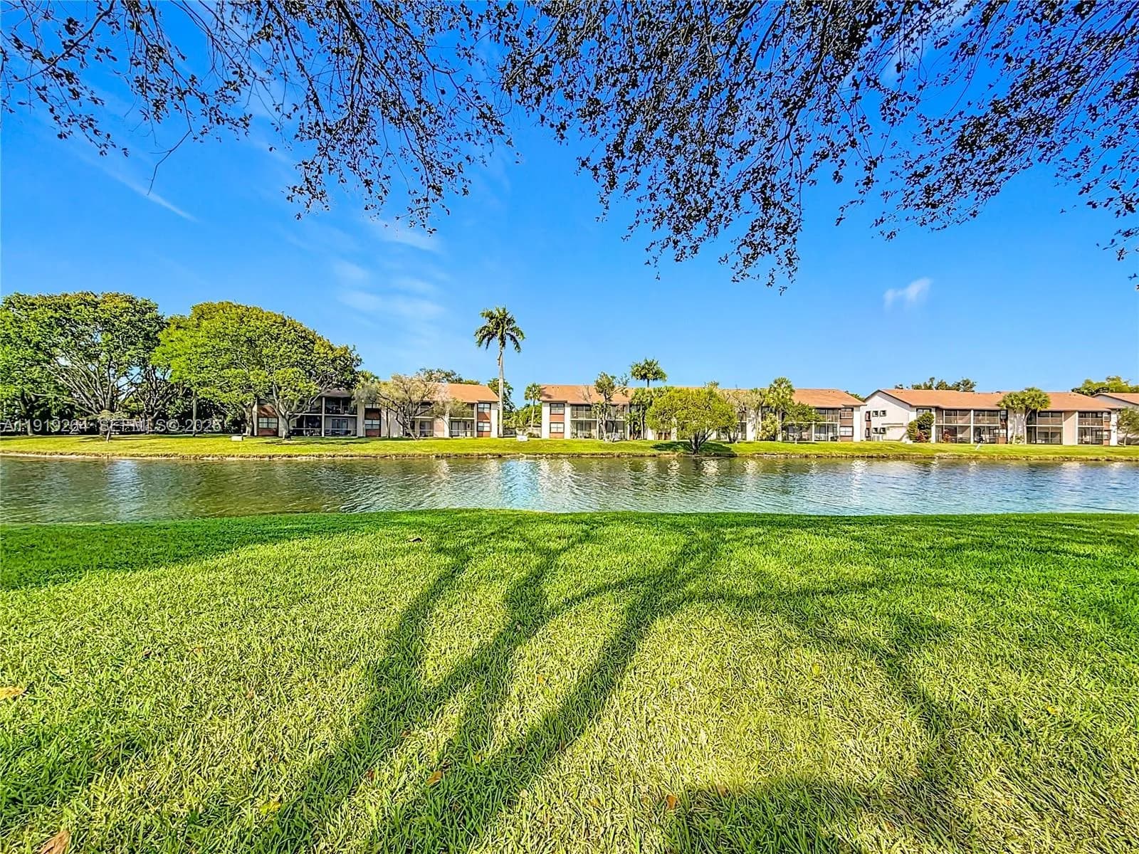 2 bedroom 2 bath for sale at 9825 NW 37th St # 5F, Sunrise FL 33351