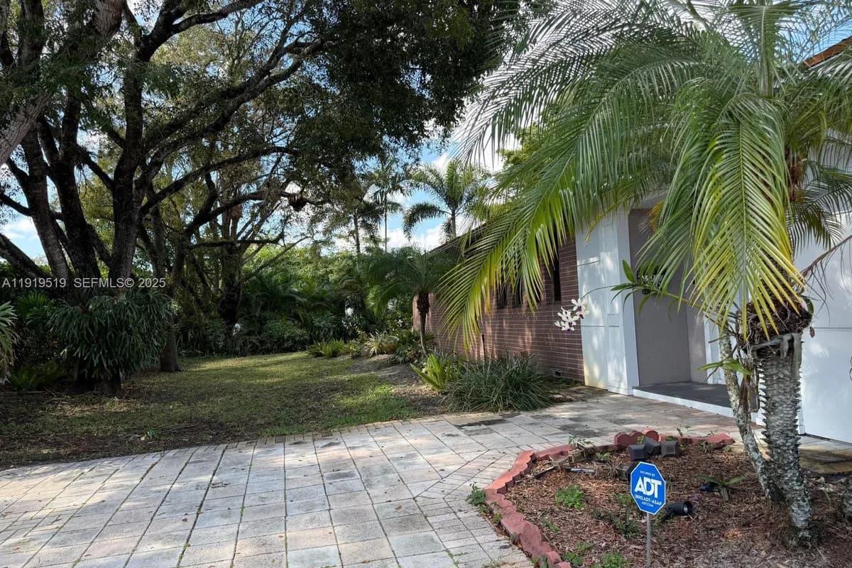 5461 W Broward Blvd, Plantation FL 33317