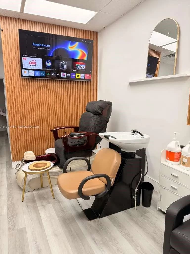 806 NE 125th St, North Miami FL 33161