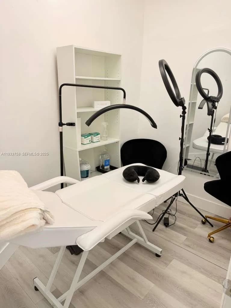 806 NE 125th St, North Miami FL 33161