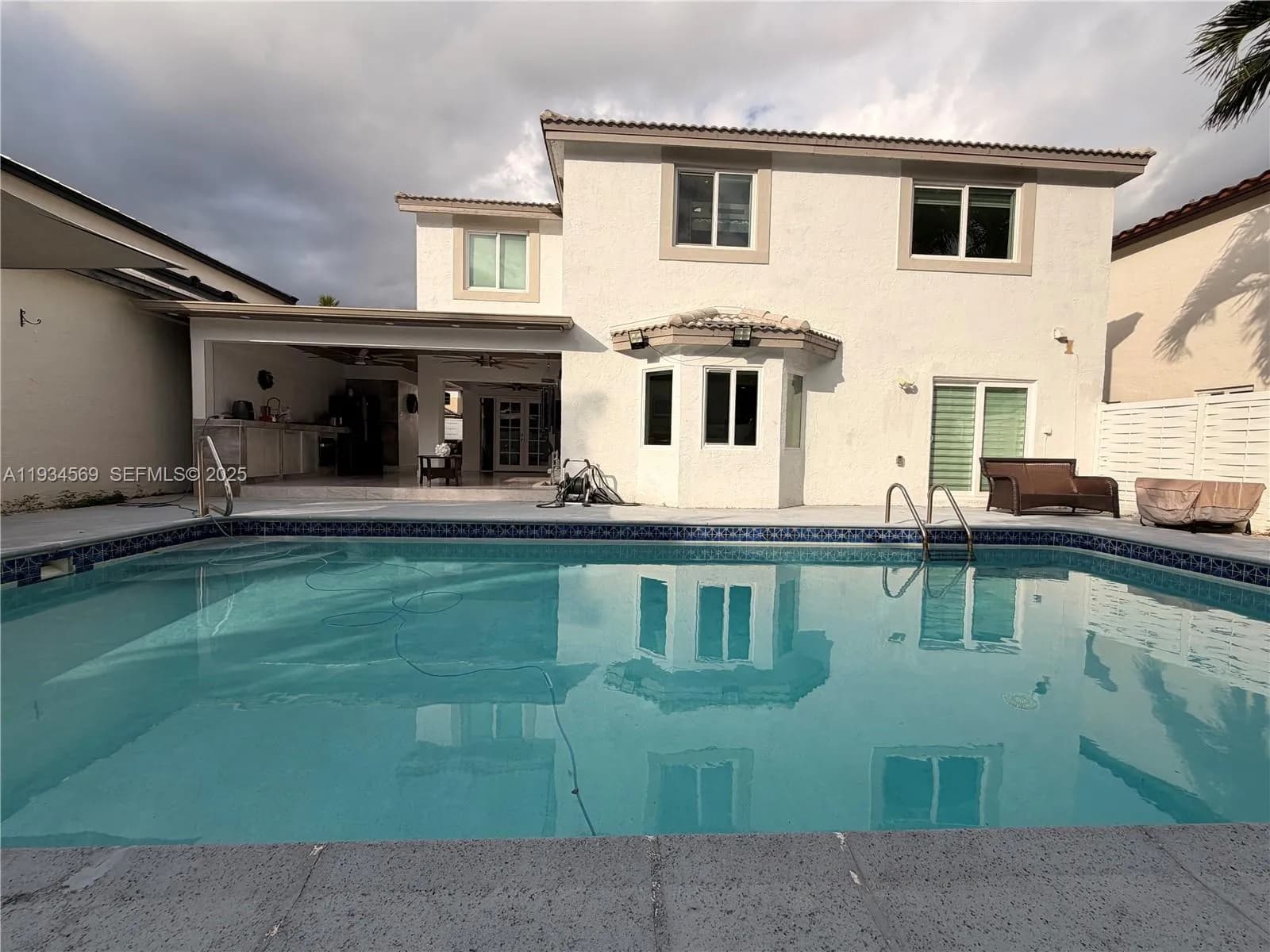 8242 NW 200 TER, Hialeah FL 33015