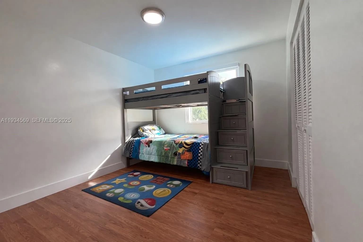 8242 NW 200 TER, Hialeah FL 33015