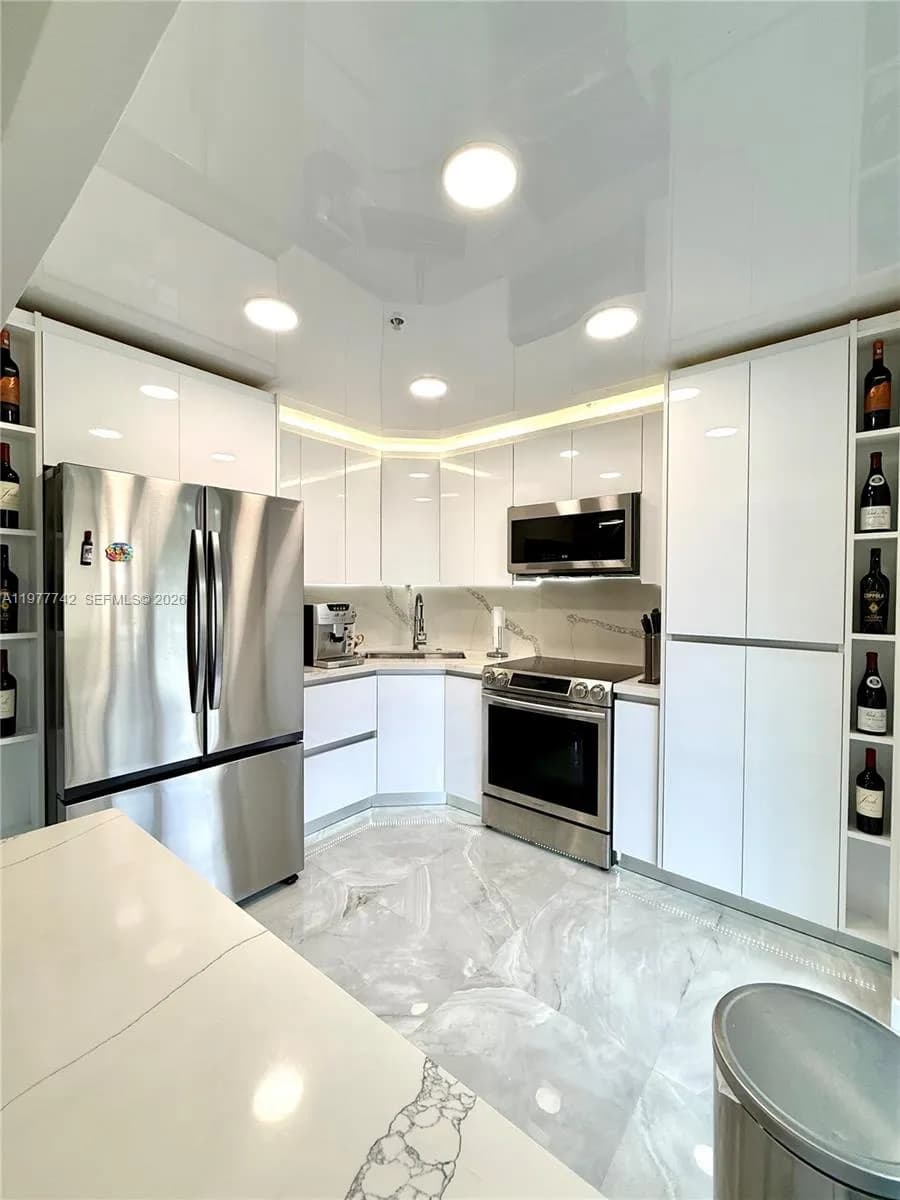 671 NE 195th St # 205E, Miami FL 33179