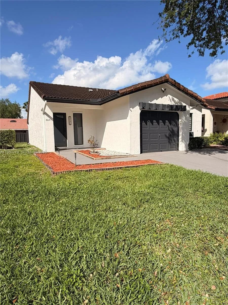6641 NW 174th Ter, Hialeah FL 33015