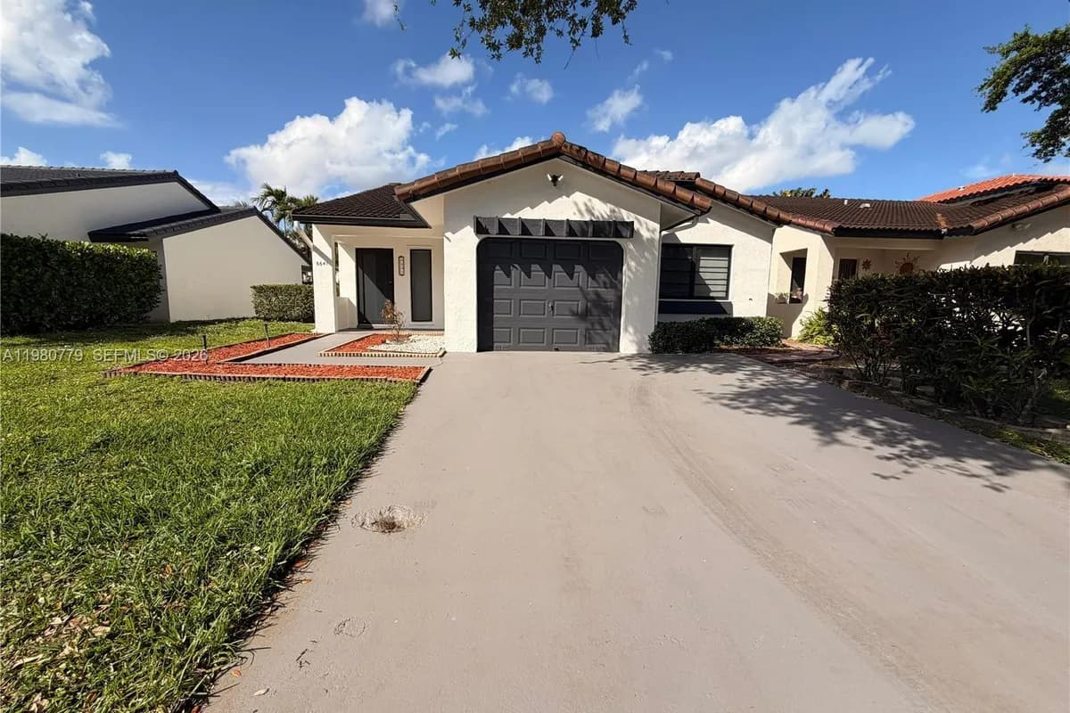 6641 NW 174th Ter, Hialeah FL 33015