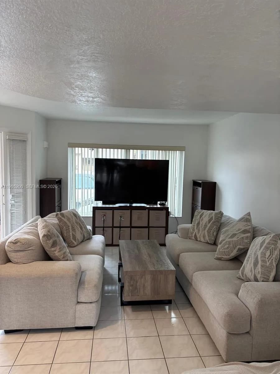 133 Riviera Cir, Weston FL 33326