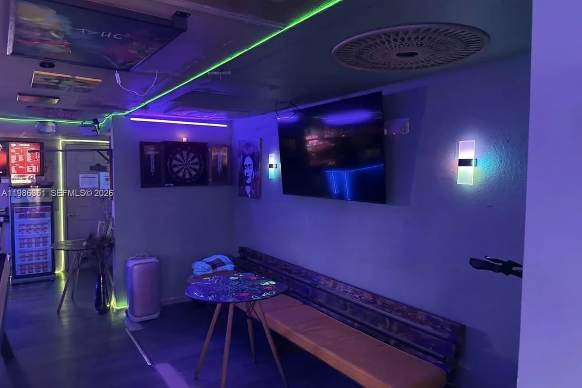 17010 W Dixie Hwy, North Miami Beach FL 33160