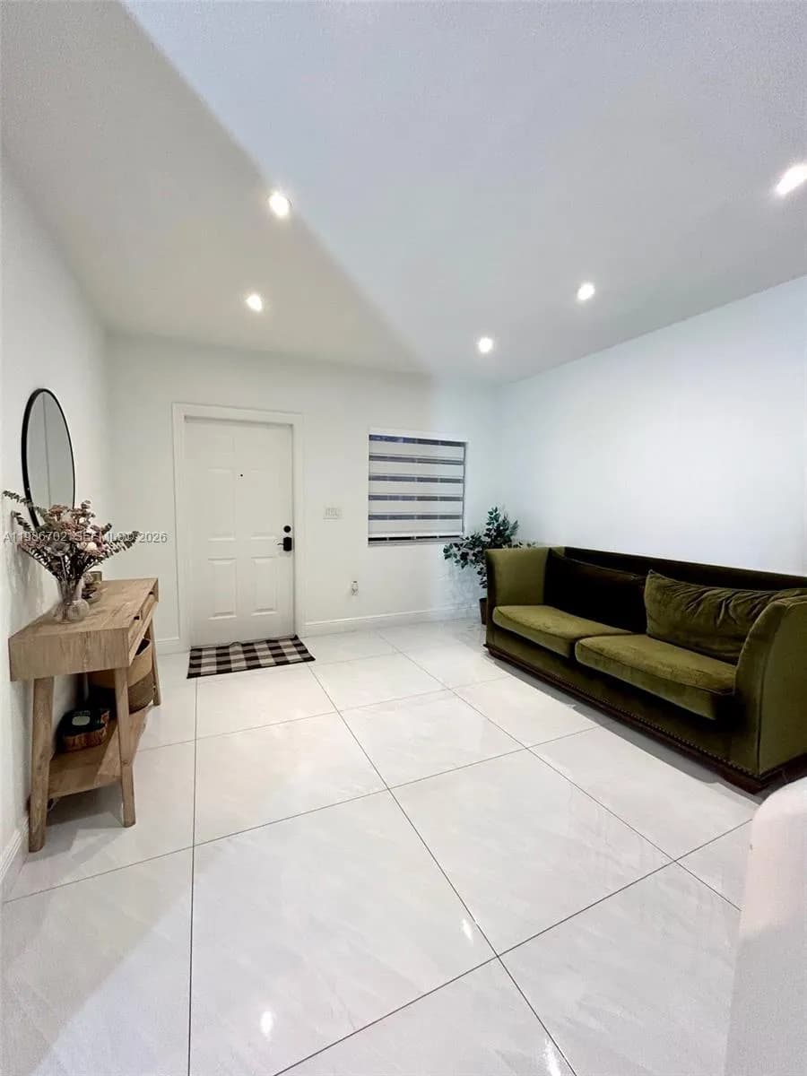 14892 SW 9th Ln # 14892, Miami FL 33194