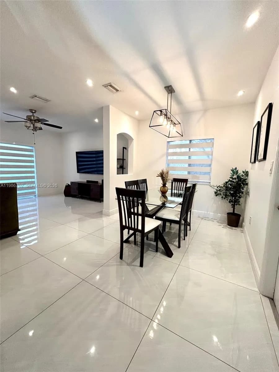 14892 SW 9th Ln # 14892, Miami FL 33194