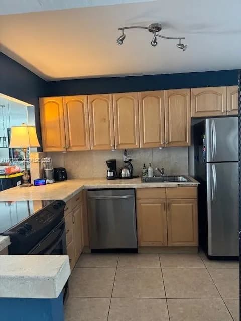 800 Parkview Dr # 1006, Hallandale Beach FL 33009