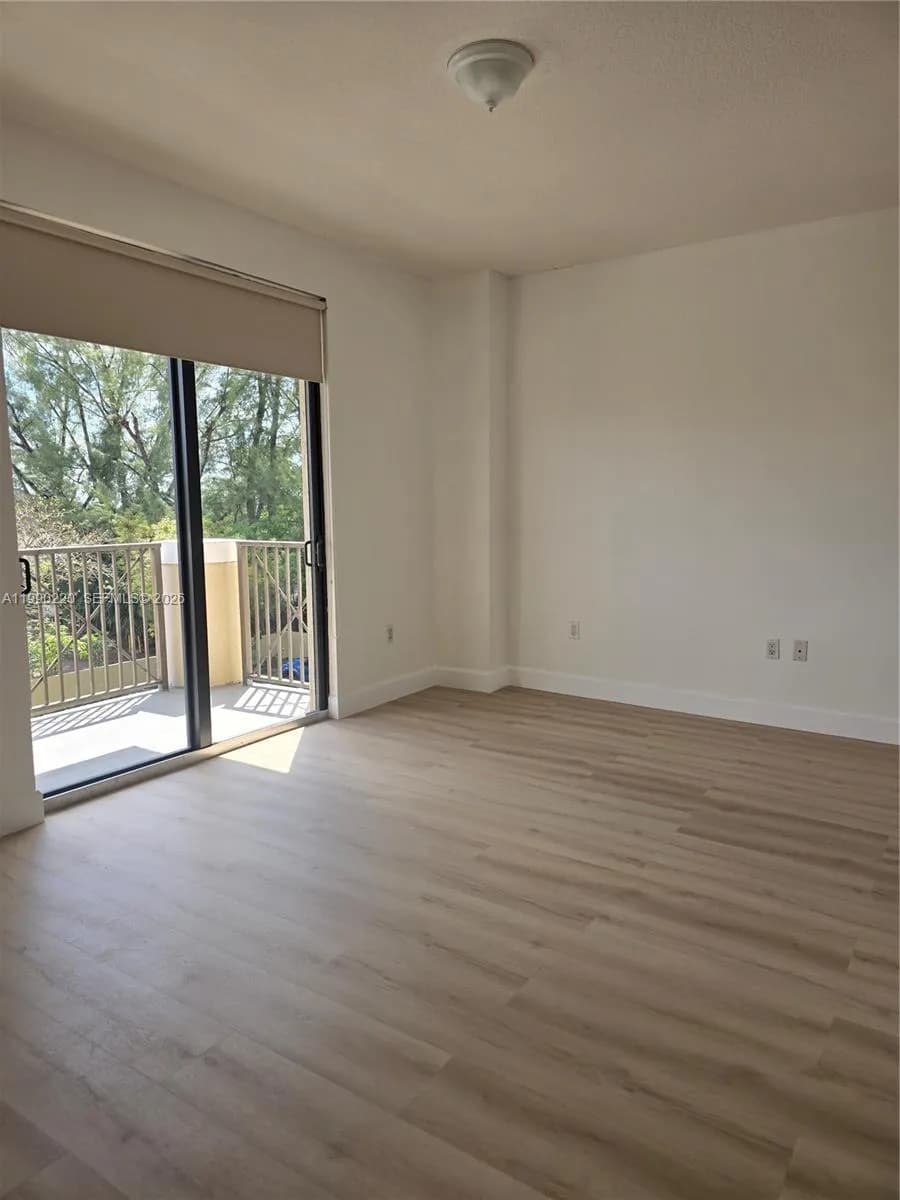 8430 SW 8th St # 308B, Miami FL 33144