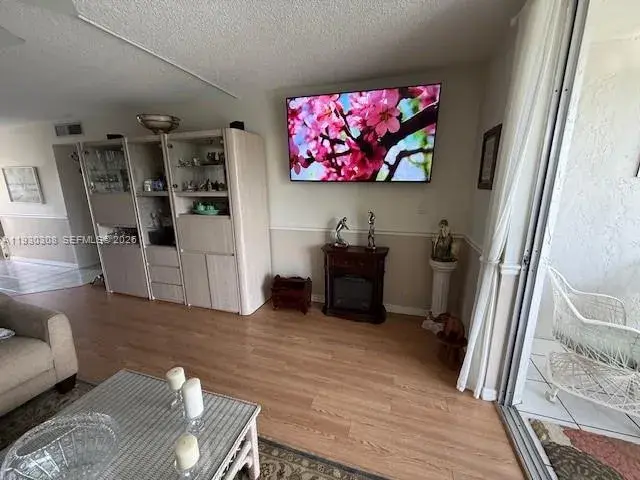 324 SE 10th St # 207, Dania Beach FL 33004
