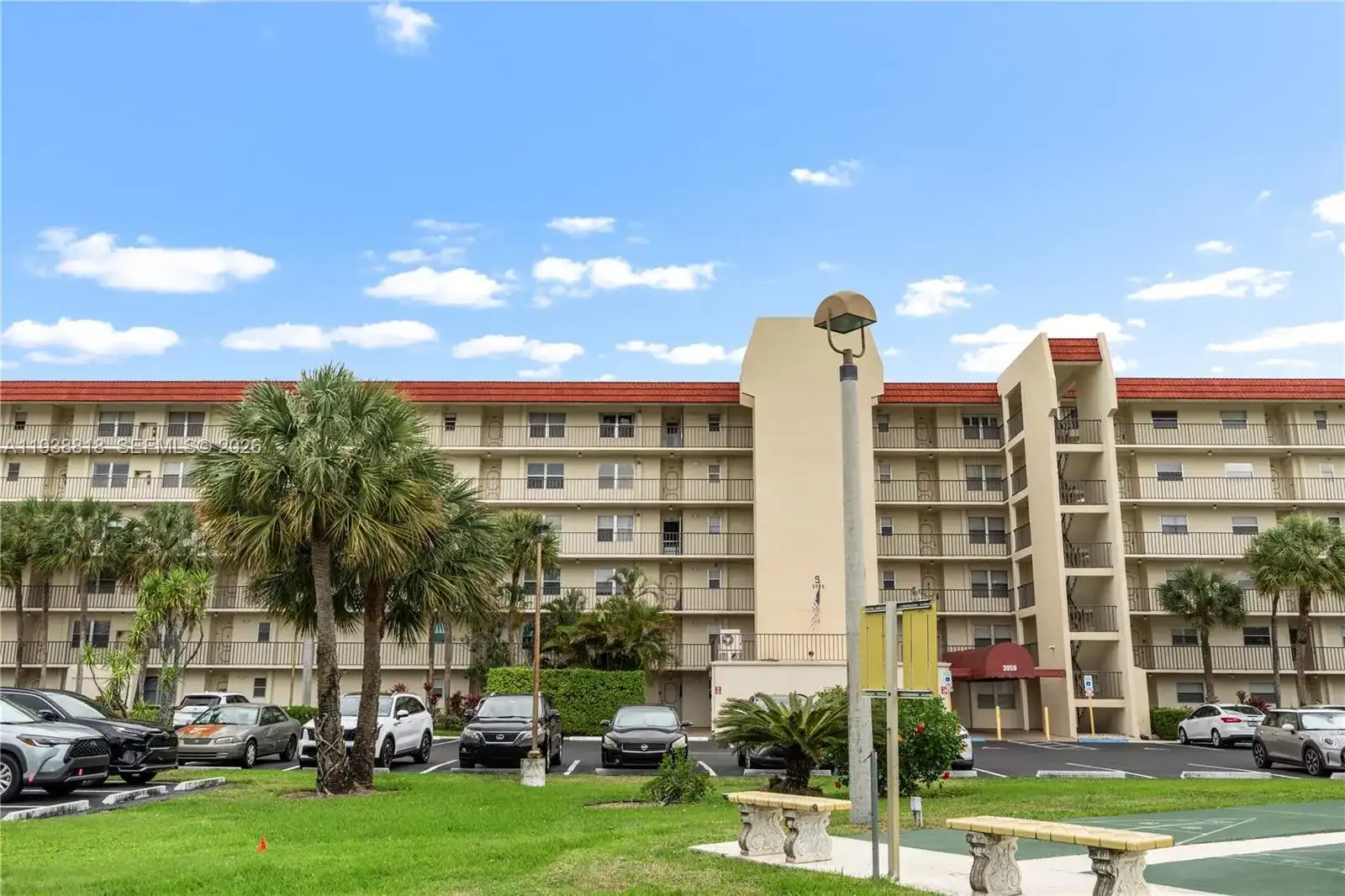 3959 Via Poinciana # 605, Lake Worth FL 33467
