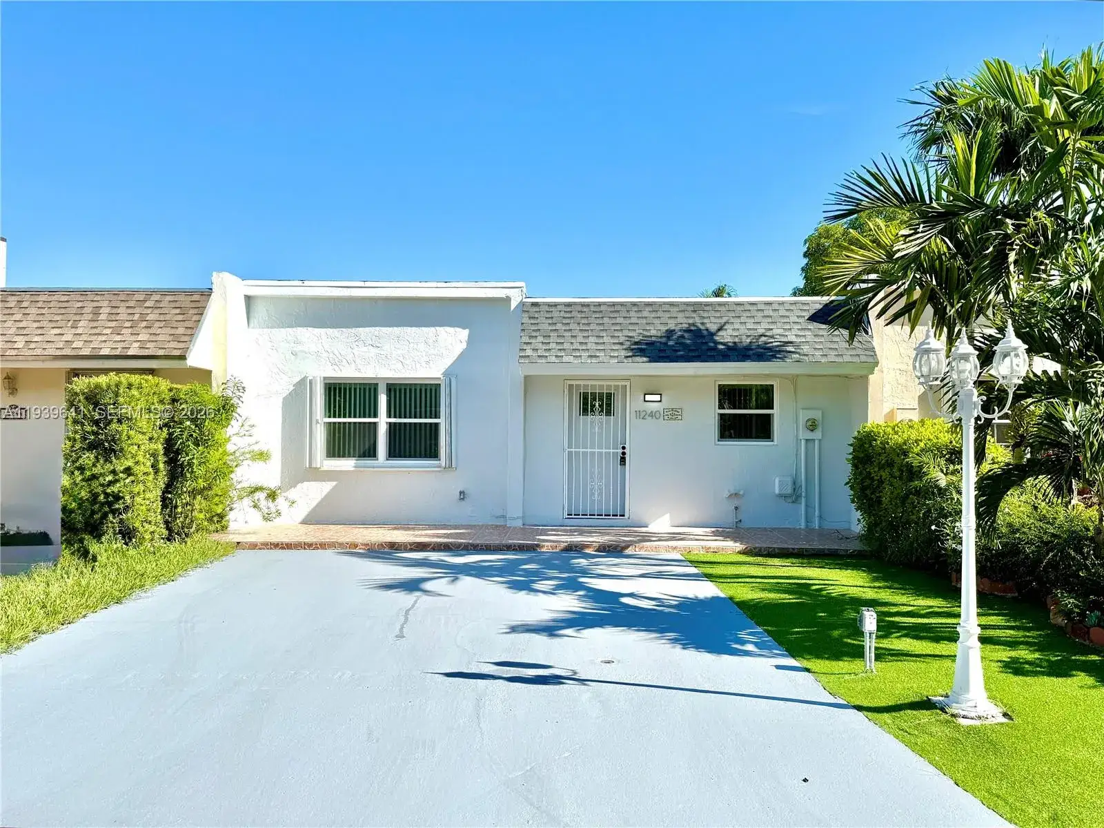 2 bedroom 2 bath Residential for sale at 11240 SW 33rd Cir Pl, Miami FL 33165