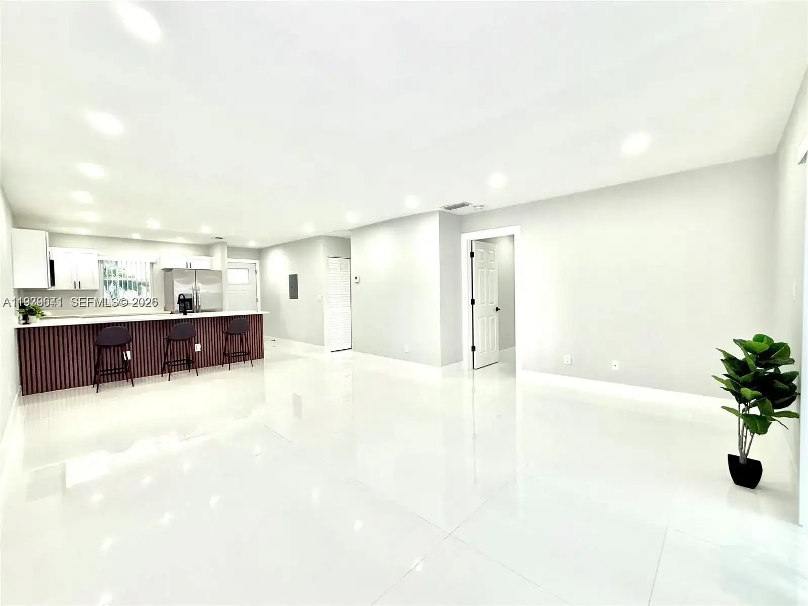 11240 SW 33rd Cir Pl, Miami FL 33165 photo 2