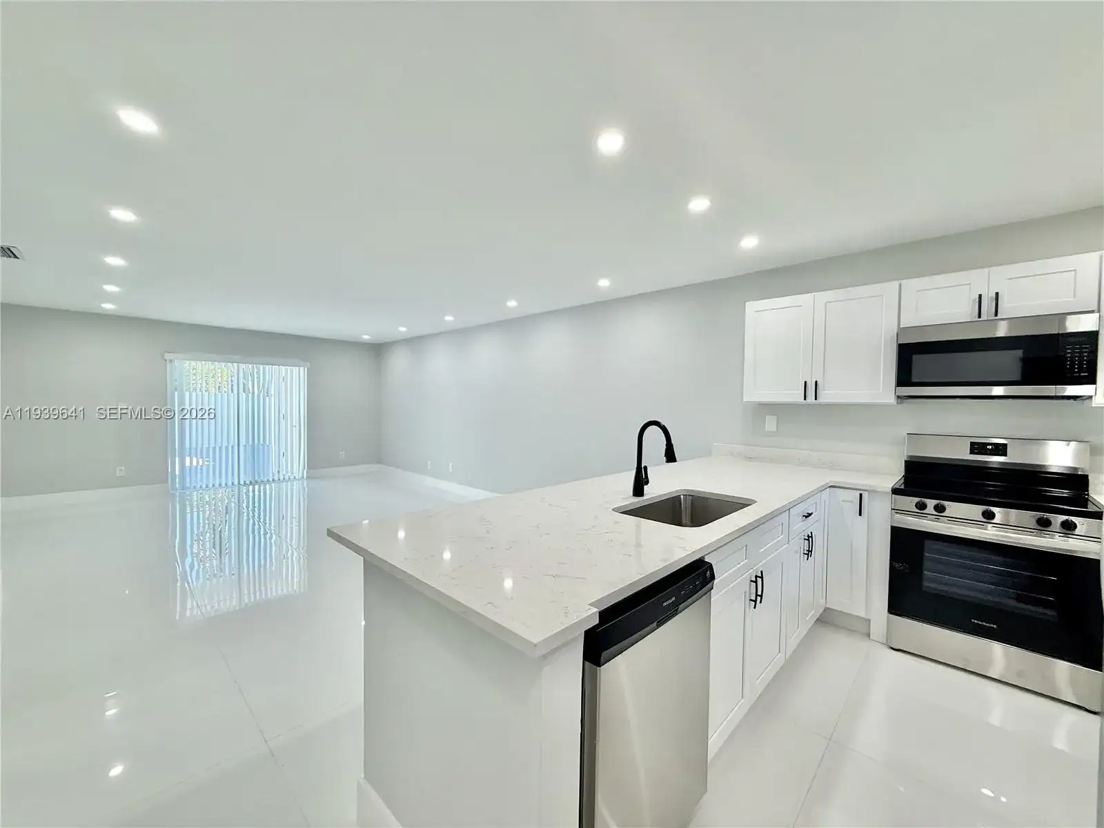 11240 SW 33rd Cir Pl, Miami FL 33165 photo 4