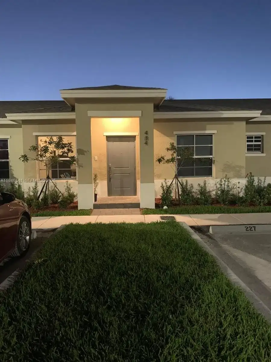 484 NE 4th Ave, Florida City FL 33034