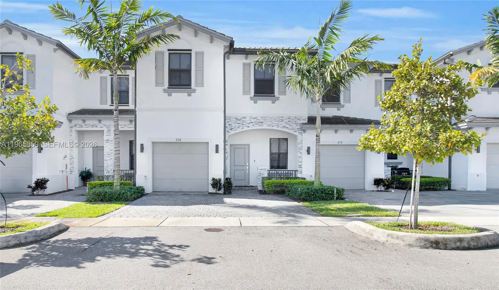 656 NW 203rd Ter, Miami Gardens FL 33169