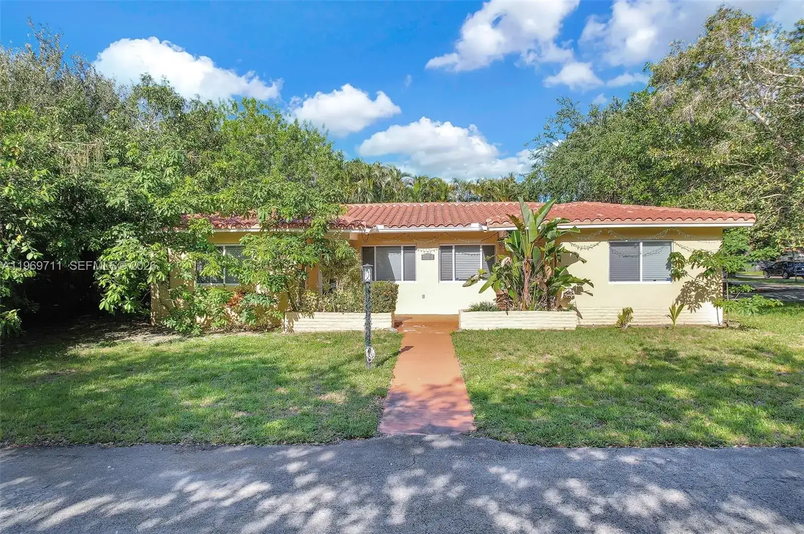 11919 NE 8th av, Biscayne Park FL 33161 photo 2