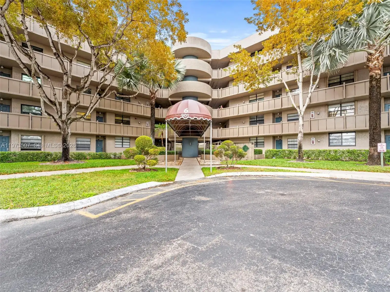 901 Colony Point Circle # 304, Pembroke Pines FL 33026 photo 2