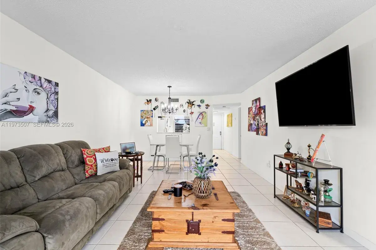 901 Colony Point Circle # 304, Pembroke Pines FL 33026