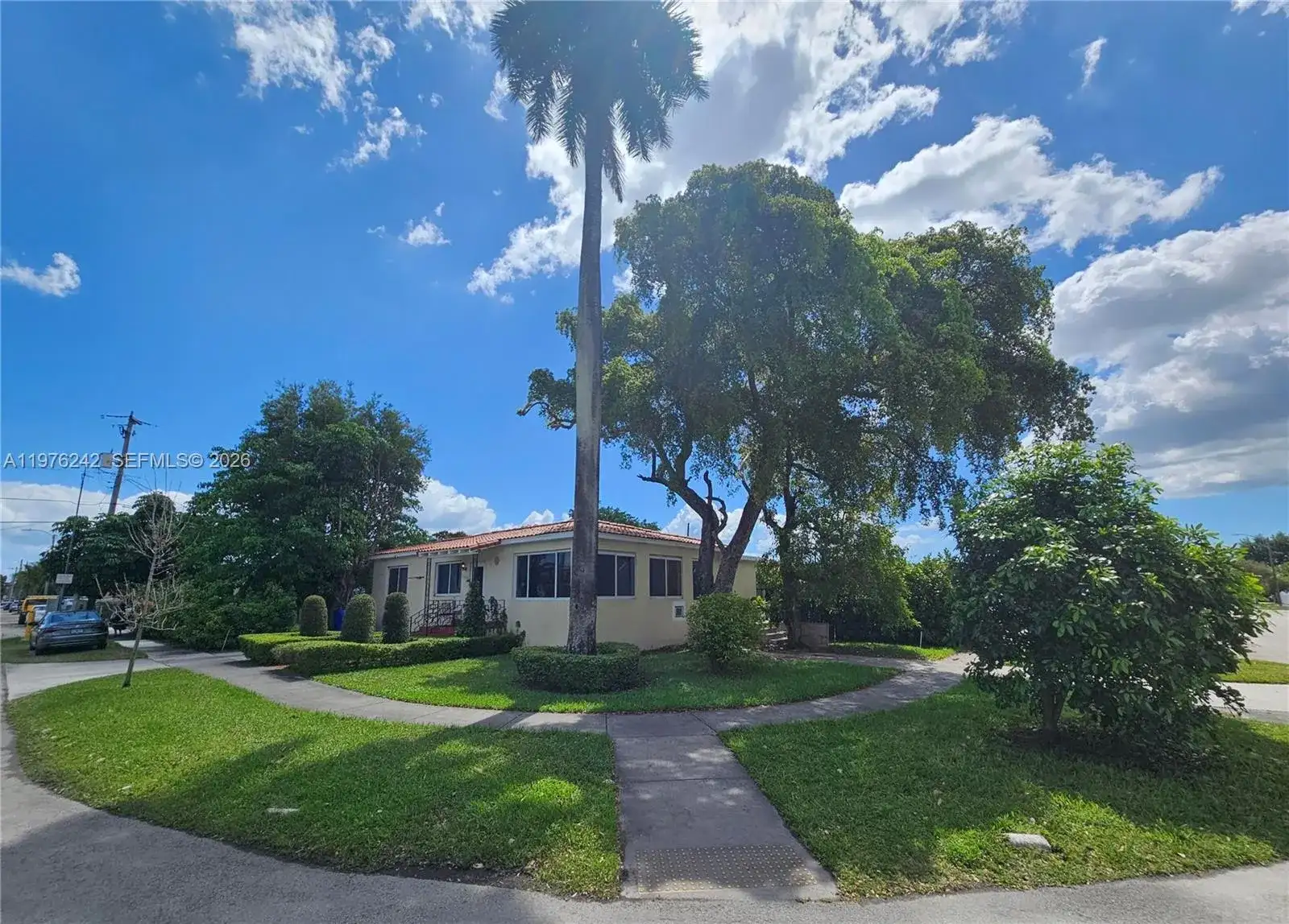 3560 NW 19th St, Miami FL 33125 photo 2