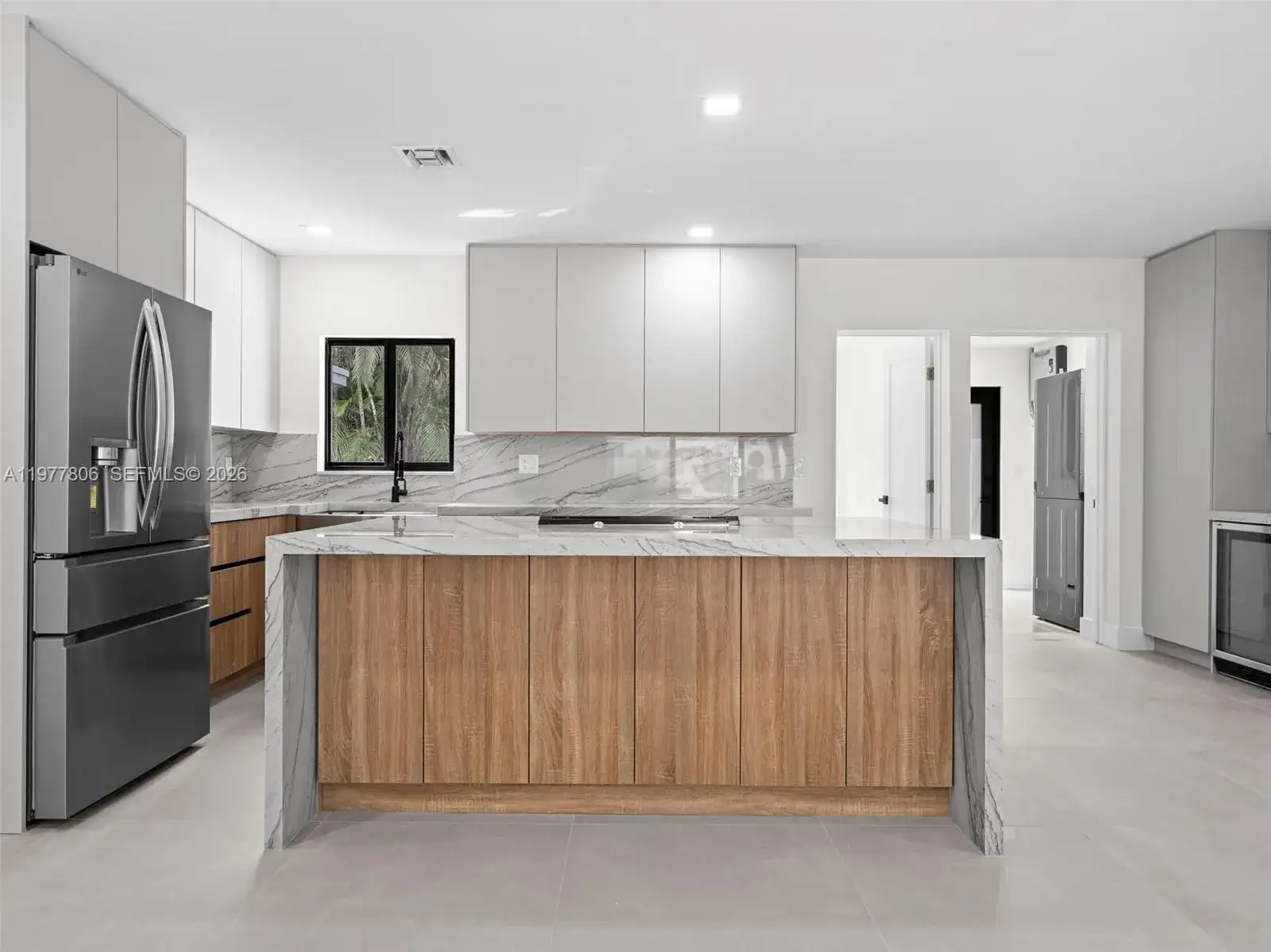 610 NE 164th Ter, North Miami Beach FL 33162 photo 2