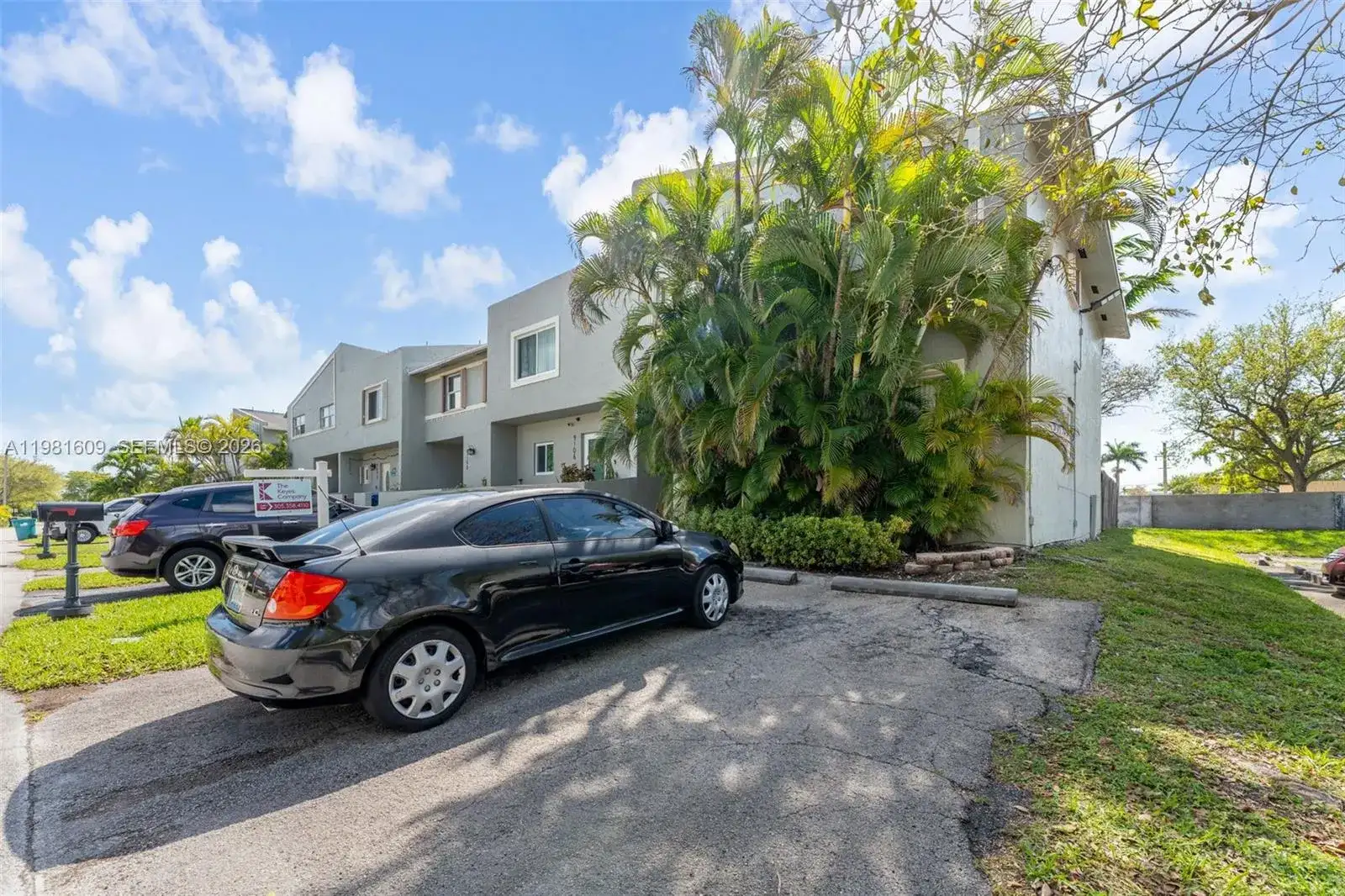 9110 SW 203rd Ter, Cutler Bay FL 33189 photo 2