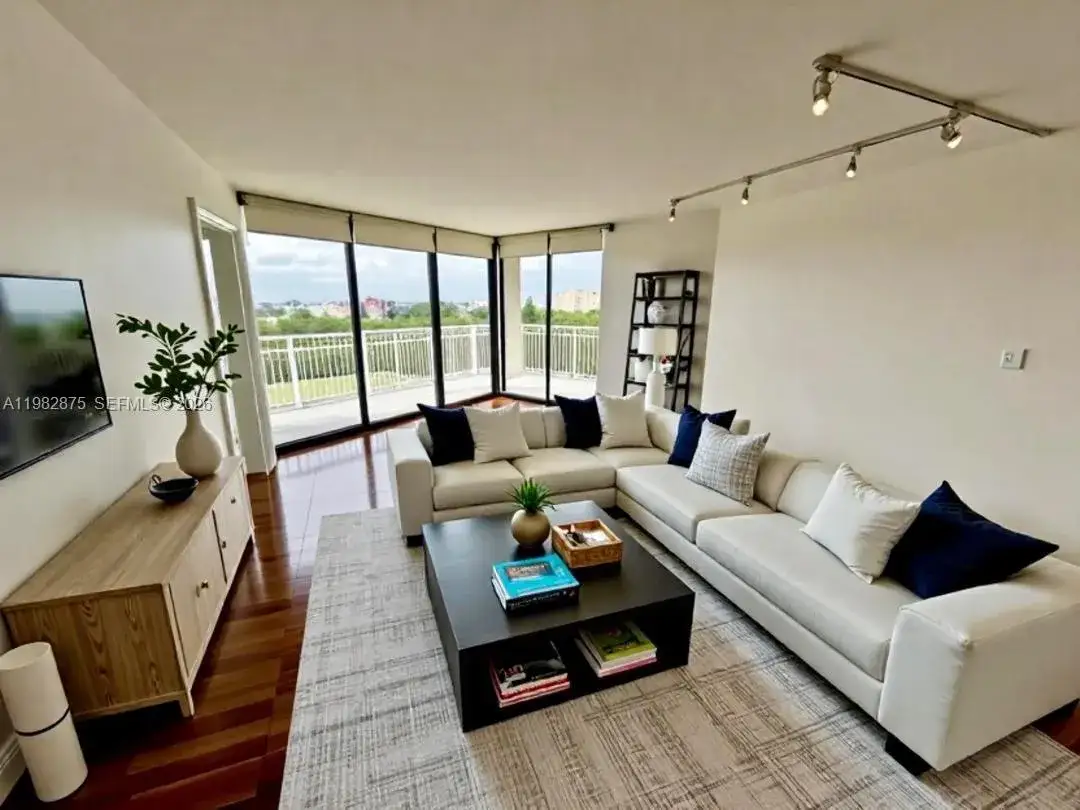 1000 Quayside Ter # 10, Miami FL 33138