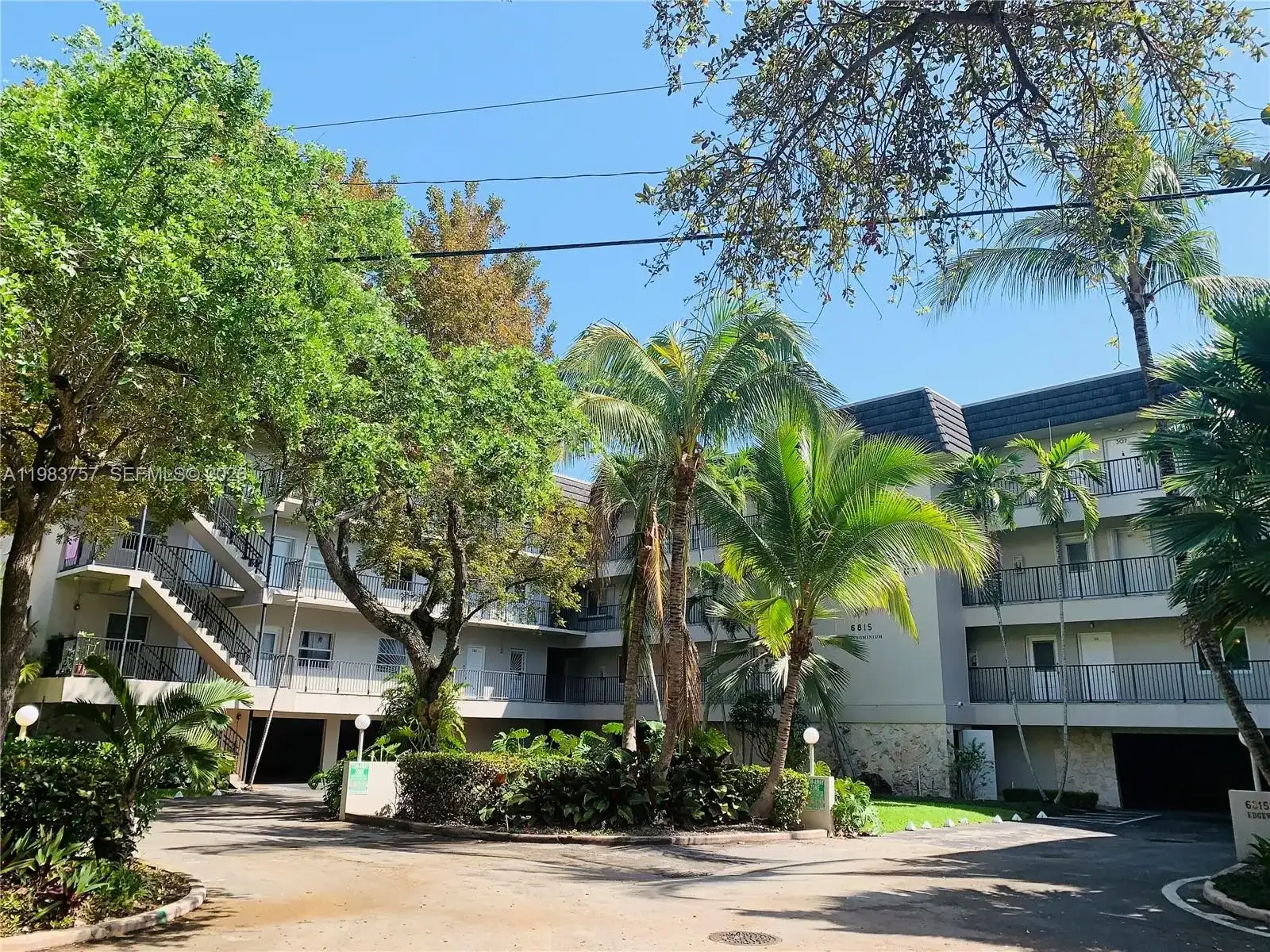 6815 Edgewater Dr # 105, Coral Gables FL 33133