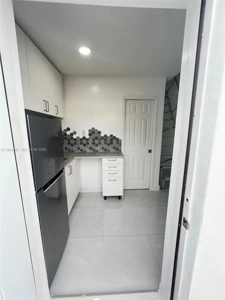 1 bedroom 1 bath Residential Lease for rent at 4021 NW 6th St, Miami FL 33126