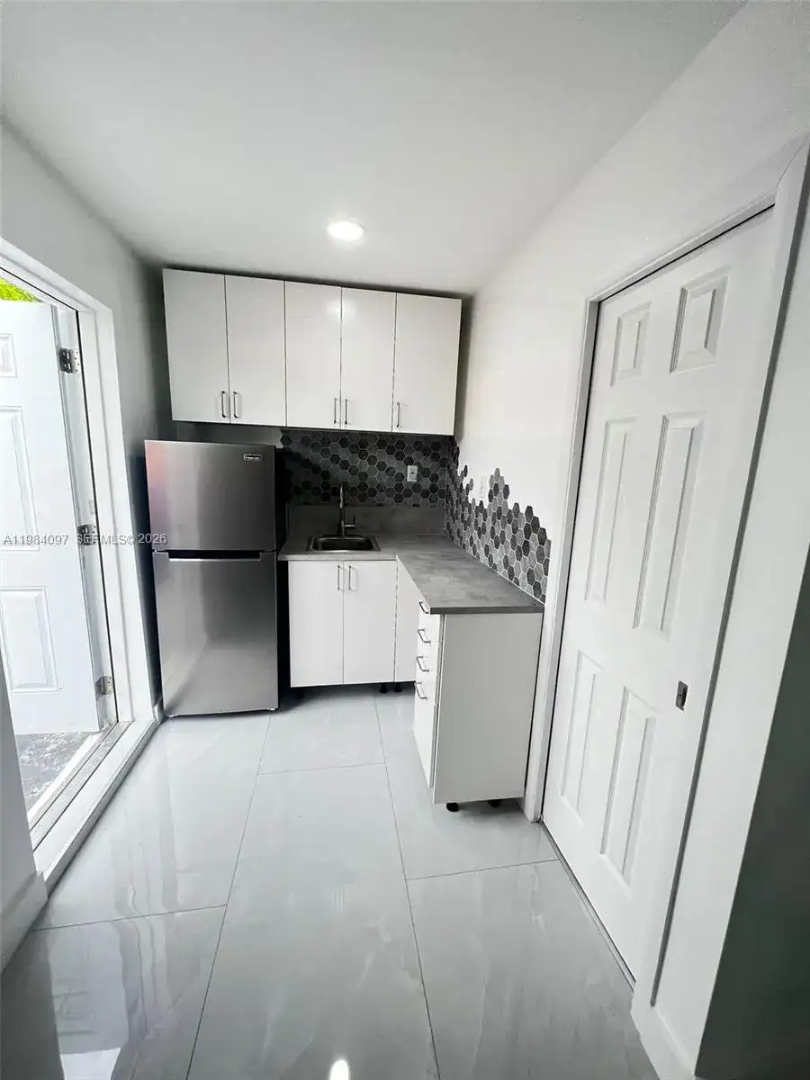 4021 NW 6th St, Miami FL 33126 photo 2
